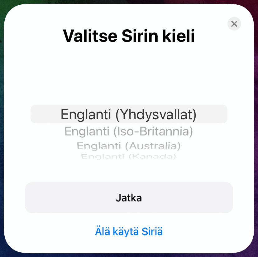 Ruutukaappaus käyttöönotosta, jossa valitaan HomePod minin kieli. HomePodissa oleva Siri ei toistaiseksi ymmärrä suomenkieltä.